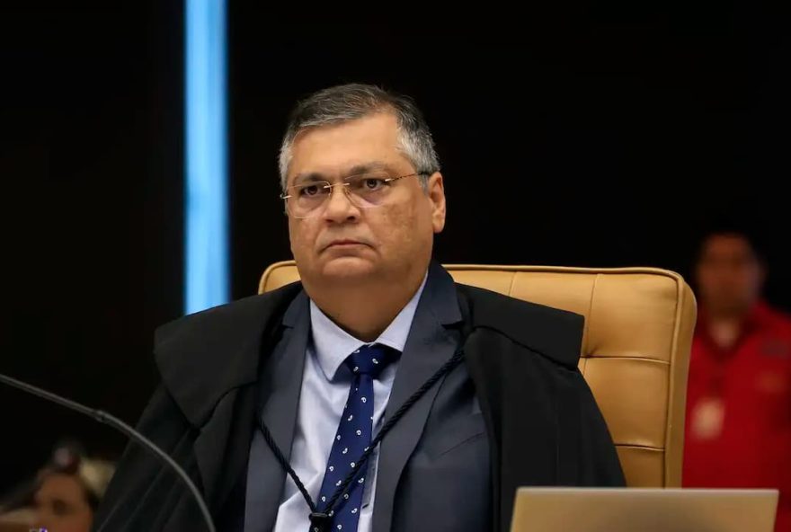 flavio-dino-vota-pela-condenacao-de-bolsonaro-e-mais-sete