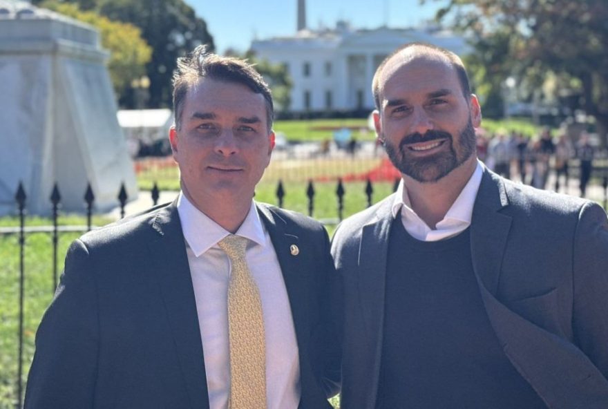 flavio-e-eduardo-bolsonaro-participarao-de-evento-com-netanyahu flavio-e-eduardo-bolsonaro-participarao-de-evento-com-netanyahu