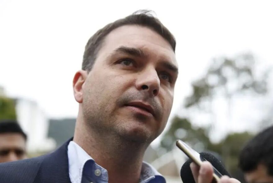 flavio-registra-bo-apos-postagem-sugerir-que-senador-leve-facada-como-bolsonaro-em-2018