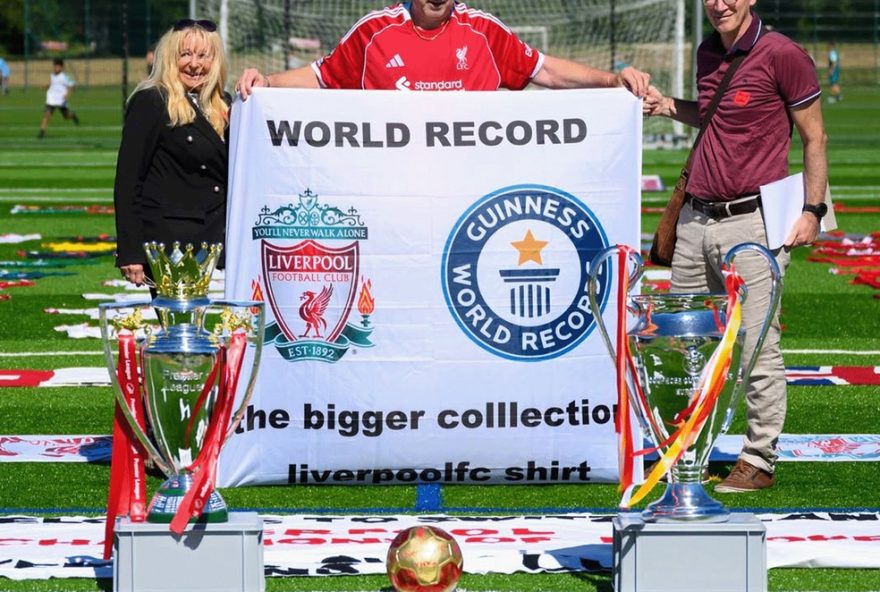florian-thurler3A-o-torcedor-suico-do-liverpool-no-guinness-world-records