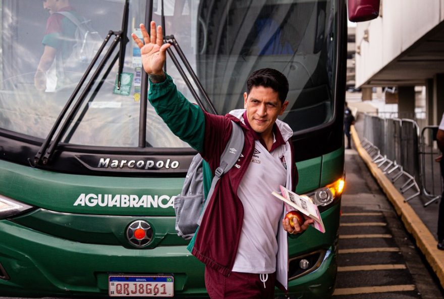 fluminense-antecipa-viagem-para-treinar-em-gramado-sintetico-antes-de-enfrentar-athletico-confira-os-detalhes