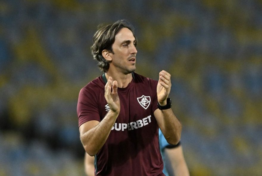 fluminense-arrasa-sao-paulo-por-6-a-0-e-garante-vaga-na-libertadores3A-zubeldia-comemora