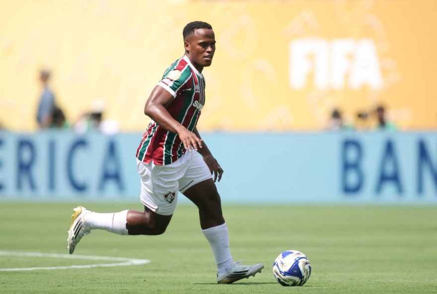 fluminense-com-cofres-cheios-e-desafio-de-resistir-assedio-por-john-arias