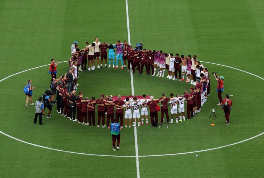fluminense-em-festa3A-jogadores-comemoram-vitoria-e-classificacao-na-copa-do-mundo-de-clubes