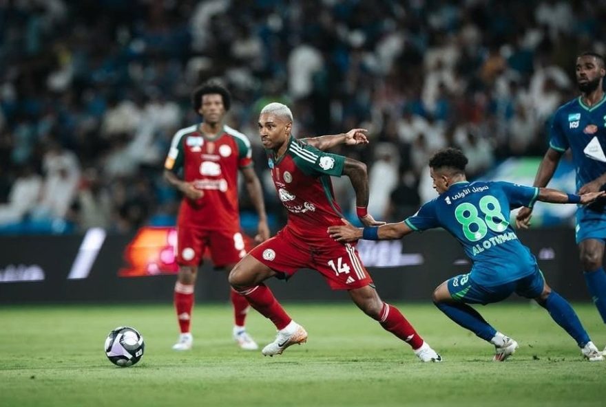 fluminense-enfrenta-concorrencia-de-clubes-nacionais-e-internacionais-por-vitinho3A-negociacao-em-risco