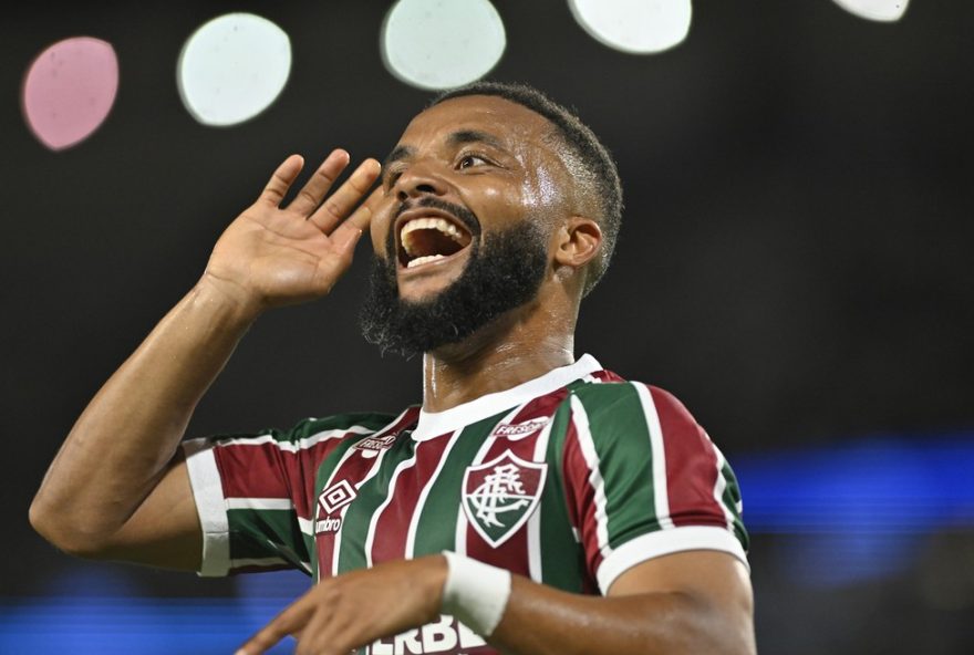 fluminense-provoca-internacional-com-vitoria-no-maracana3A-22pai-ama2C-pai-cuida22-rivalidade-em-alta-no-futebol fluminense-provoca-internacional-com-vitoria-no-maracana3A-22pai-ama2C-pai-cuida22-rivalidade-em-alta-no-futebol