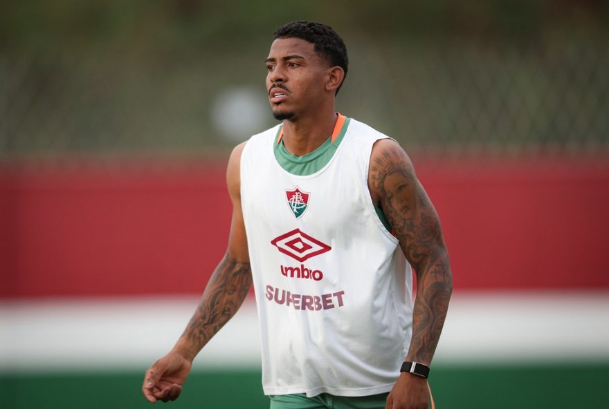 fluminense-renova-contrato-com-john-kennedy-apos-retorno-do-mexico3A-autor-do-gol-do-titulo-da-libertadores-2023-tera-vinculo-ampliado