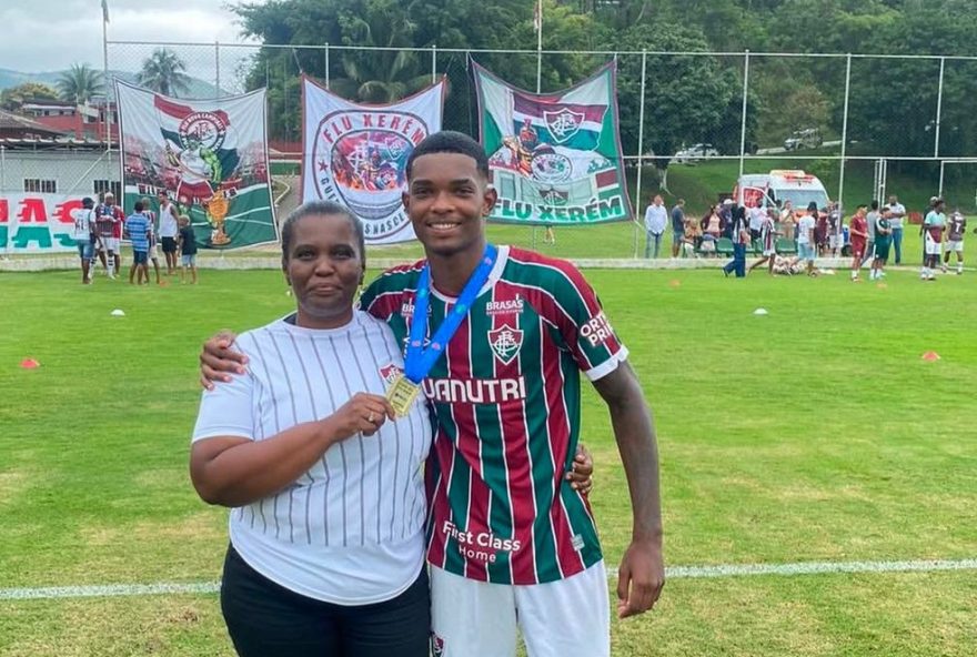 fluminense-renova-contrato-com-zagueiro-promissor-loiola-ate-2028