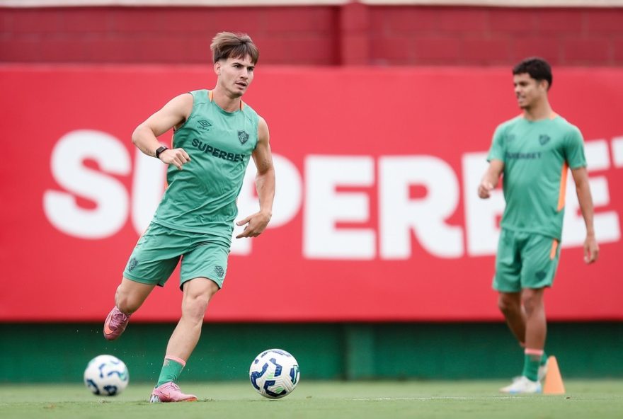 fluminense-testa-lavega-como-lateral-em-treinos3B-atacante-uruguaio-busca-espaco-no-time-principal-com-nova-funcao fluminense-testa-lavega-como-lateral-em-treinos3B-atacante-uruguaio-busca-espaco-no-time-principal-com-nova-funcao