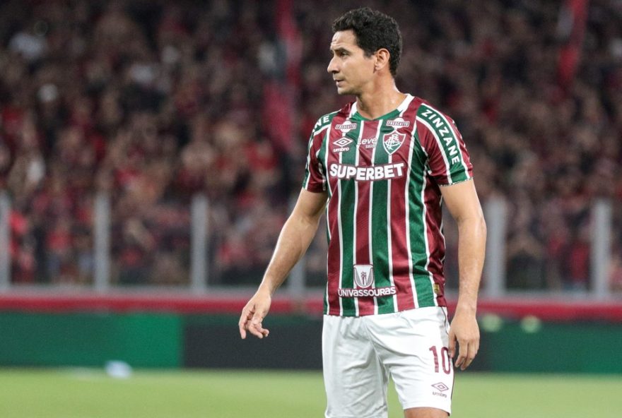 fluminense3A-presidente-mario-acalma-torcida-apos-susto-de-ganso-com-miocardite