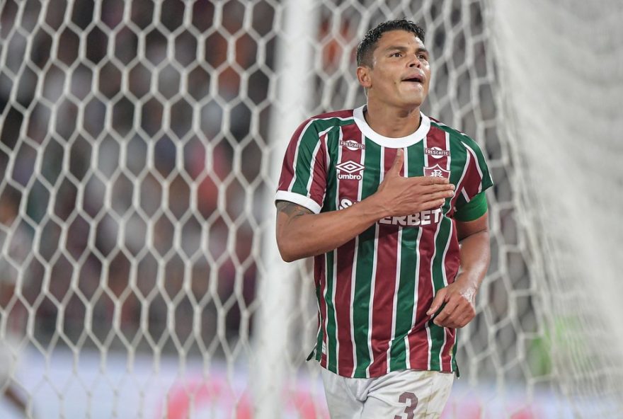 RJ - RIO DE JANEIRO - 10/09/2025 - COPA DO BRASIL 2025, FLUMINENSE X BAHIA - Thiago Silva jogador do Fluminense comemora seu gol durante partida contra o Bahia no estadio Maracana pelo campeonato Copa Do Brasil 2025. Foto: Thiago Ribeiro/AGIF