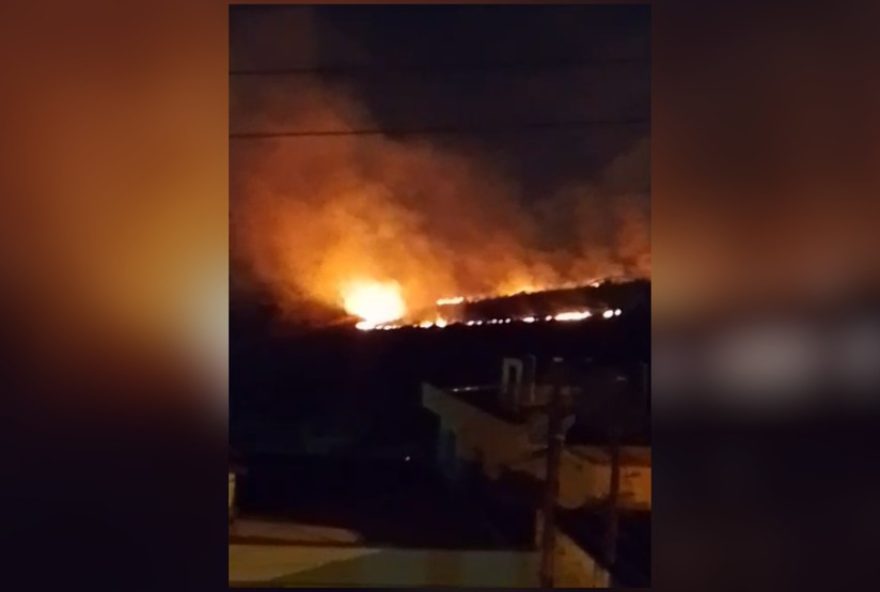 fogo-destroi-vegetacao-e-mobiliza-bombeiros-em-varzea-paulista-saiba-como-prevenir-incendios