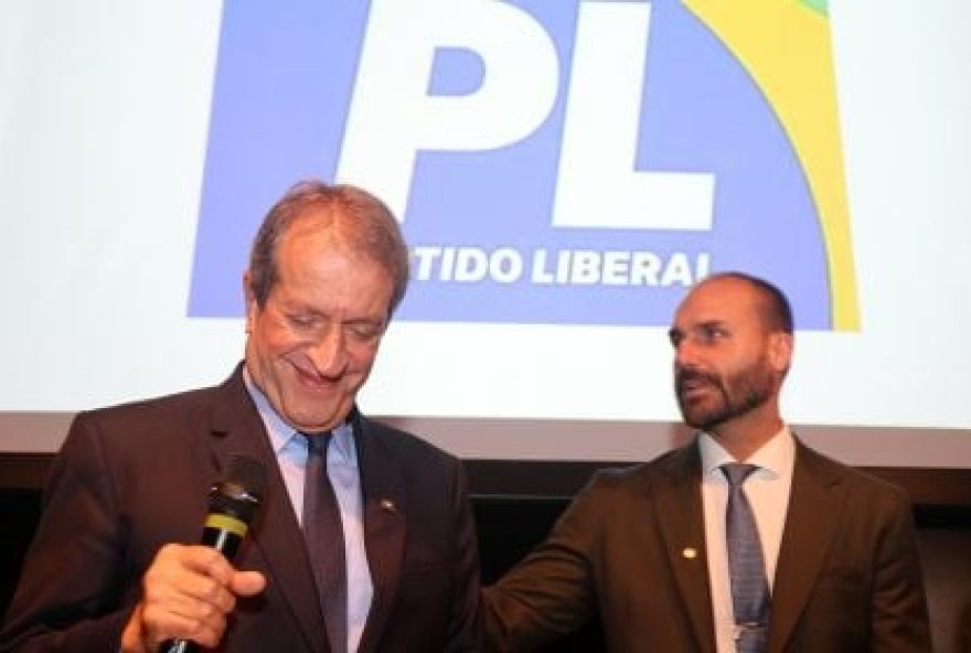 folha-de-s.paulo-critica-pl-de-bolsonaro-e-eduardo-bolsonaro-em-editorial