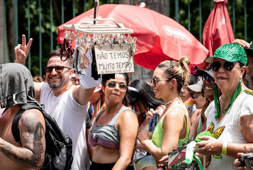 folia-no-rio3A-excesso-de-regras-atinge-blocos-de-rua2C-afastando-os-da-legalidade.-blocos-reclamam-da-lista-de-exigencias-da-prefeitura-do-rio