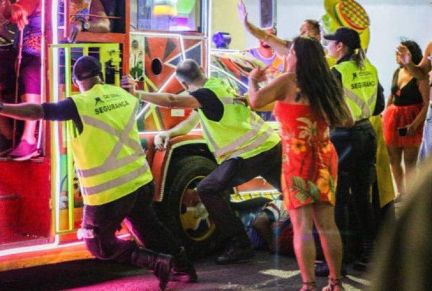 foliao-atropelado-no-carnaval-volta-ao-hospital-com-perna-necrosada3A-familia-cobra-ajuda-do-bloco