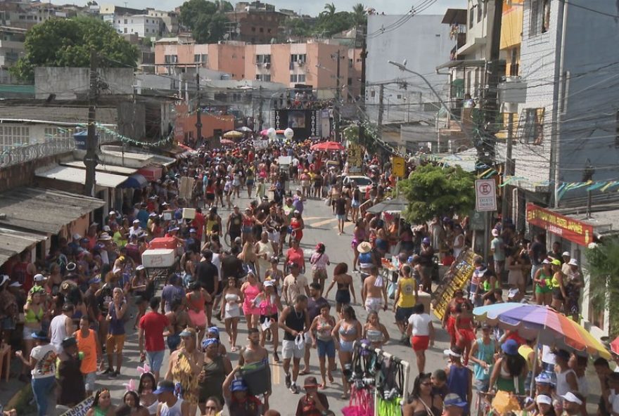 folioes-se-despedem-do-carnaval-com-camburao-da-alegria-e-bloco-da-ressaca-em-recife-e-olinda