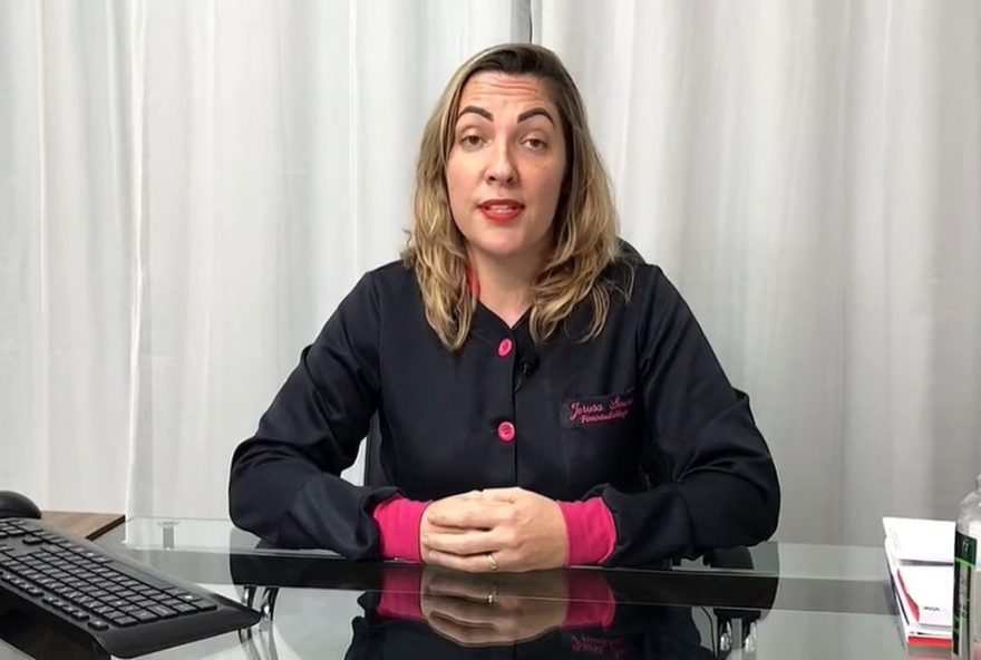 fonoaudiologa-de-44-anos-e-presa-por-suspeita-de-agredir-crianca-com-hidrocefalia-em-jequie2C-bahia3A-policia-investiga0A fonoaudiologa-de-44-anos-e-presa-por-suspeita-de-agredir-crianca-com-hidrocefalia-em-jequie2C-bahia3A-policia-investiga0A