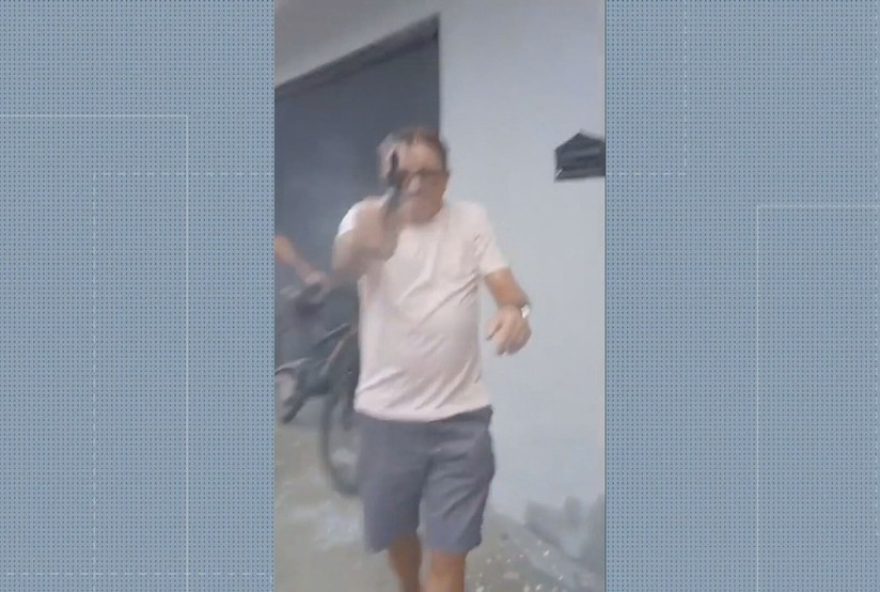 foragido-apos-disparar-contra-vizinho-em-caxias3B-video-registrando-tiros0A