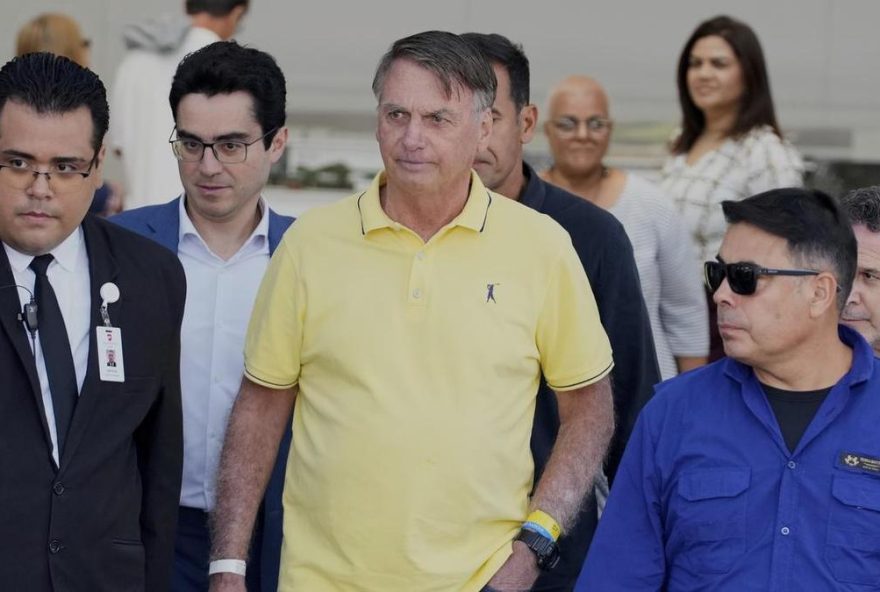 former-brazilian-president-jair-bolsonaro-discharged-from-hospital-and-returned-to-prison former-brazilian-president-jair-bolsonaro-discharged-from-hospital-and-returned-to-prison