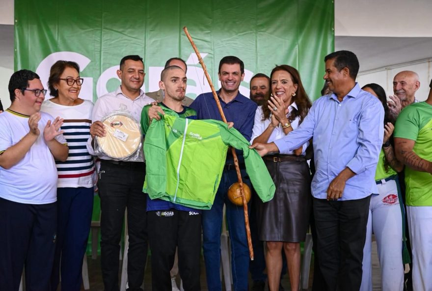 fortalecimento-da-inclusao3A-gracinha-caiado-entrega-materiais-do-construindo-campeoes-a-apae-goiania fortalecimento-da-inclusao3A-gracinha-caiado-entrega-materiais-do-construindo-campeoes-a-apae-goiania