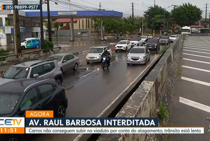 fortes-chuvas-interditam-avenida-raul-barbosa-em-fortaleza3A-rotas-alternativas-recomendadas