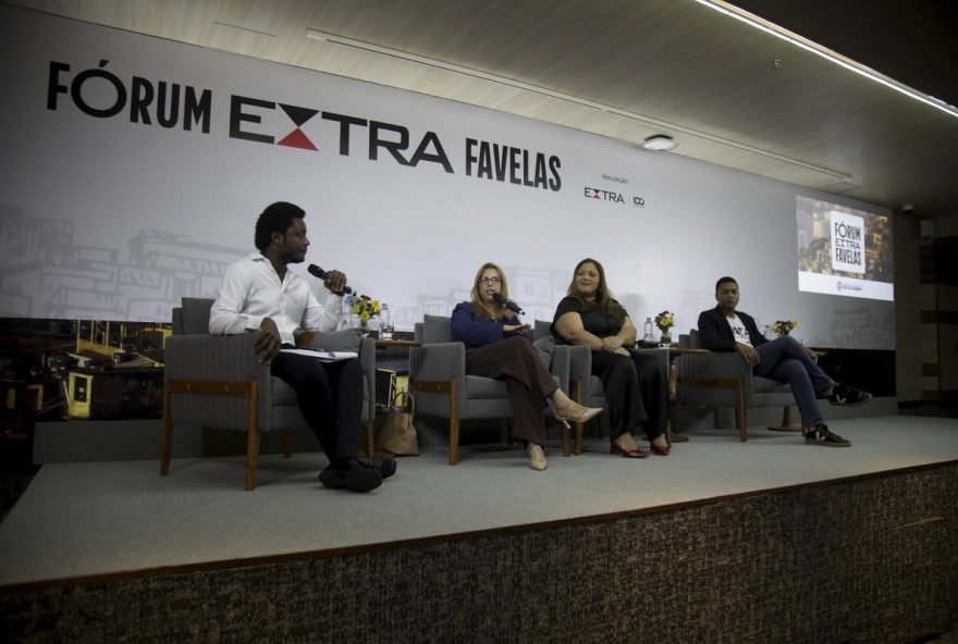 forum-extra-favelas3A-autoridades-debatem-desafios-e-solucoes-para-comunidades-do-rio
