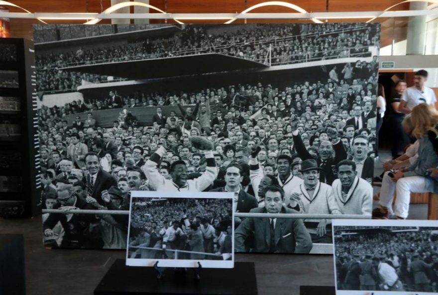 fotos-ineditas-de-pele-na-copa-de-62-vao-para-museu-em-santos3A-uma-joia-rara-revelada-aos-fas-do-rei-do-futebol