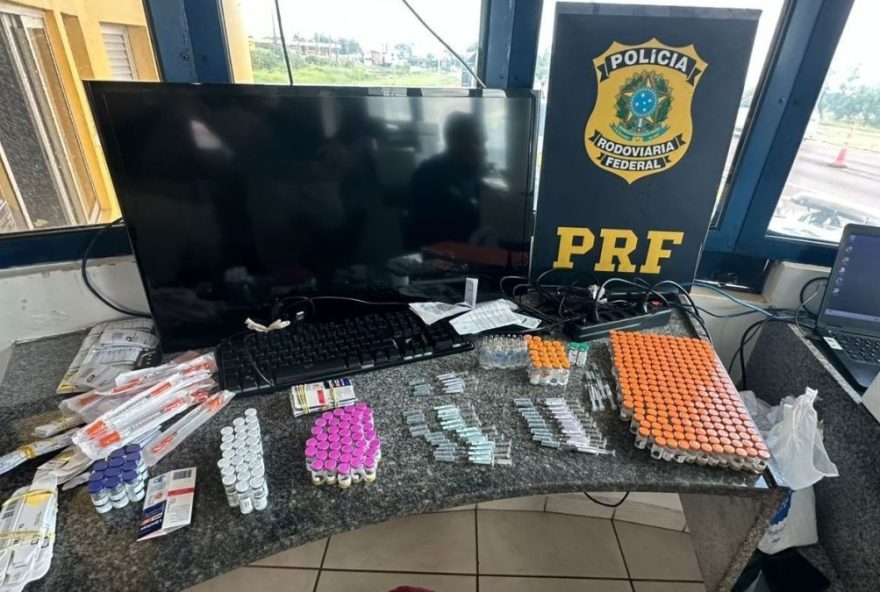 frascos-de-remedios-sao-apreendidos-escondidos-em-carro3A-alerta-da-prf-sobre-riscos-e-consequencias frascos-de-remedios-sao-apreendidos-escondidos-em-carro3A-alerta-da-prf-sobre-riscos-e-consequencias