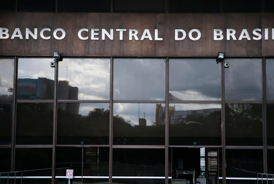 fraude-e-prisao-abalam-o-banco-master-e-aprovam-lei-antifaccao-na-camara Edifício-sede do Banco Central no Setor Bancário Norte, em lote doado pela Prefeitura de Brasília, em outubro de 1967