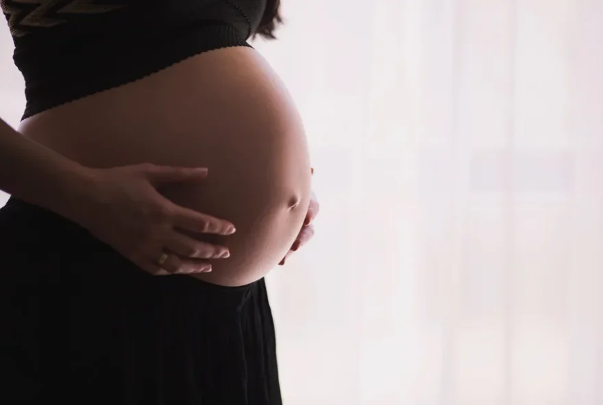 O bebê estava em uma área de risco que contém os órgãos vitais ( Foto: Reprodução/ New England Journal of Medicine)