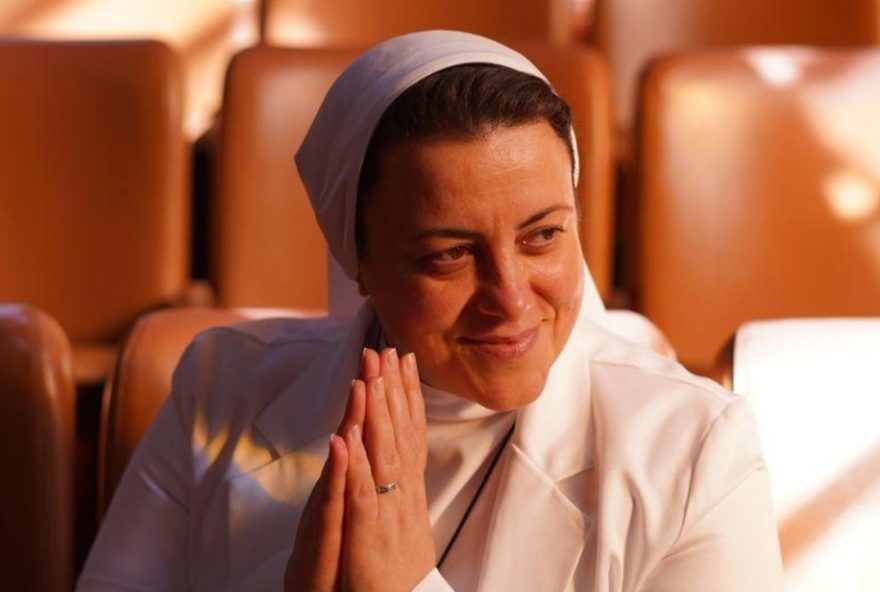 freira-cantora-que-deu-show-com-beatbox-e-medica-veterinaria-e-neta-de-violeiro