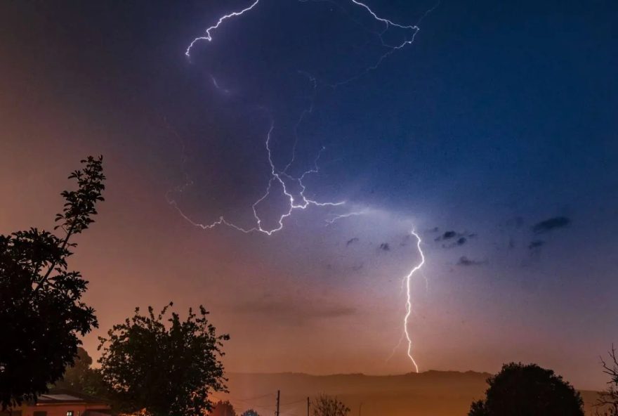 frente-fria-trara-alivio-do-forte-calor-com-chuva-e-temporais-no-sul-do-brasil frente-fria-trara-alivio-do-forte-calor-com-chuva-e-temporais-no-sul-do-brasil