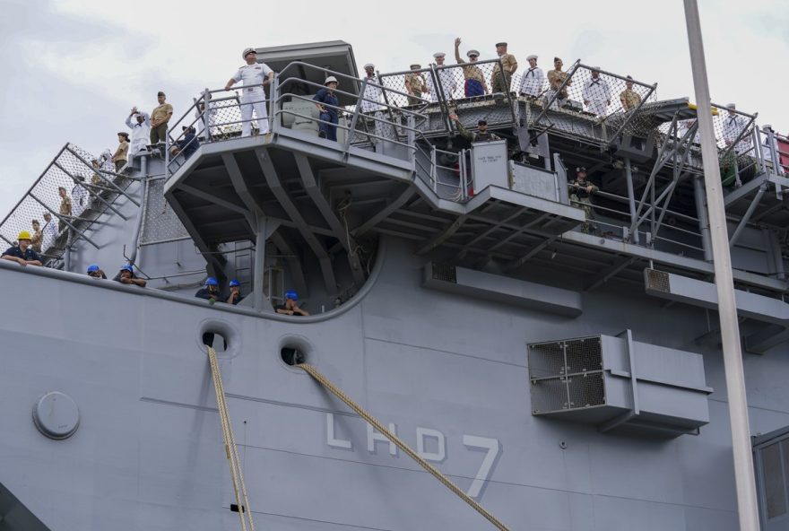 frota-naval-dos-eua-recua-devido-a-furacao-apos-tensao-no-caribe
