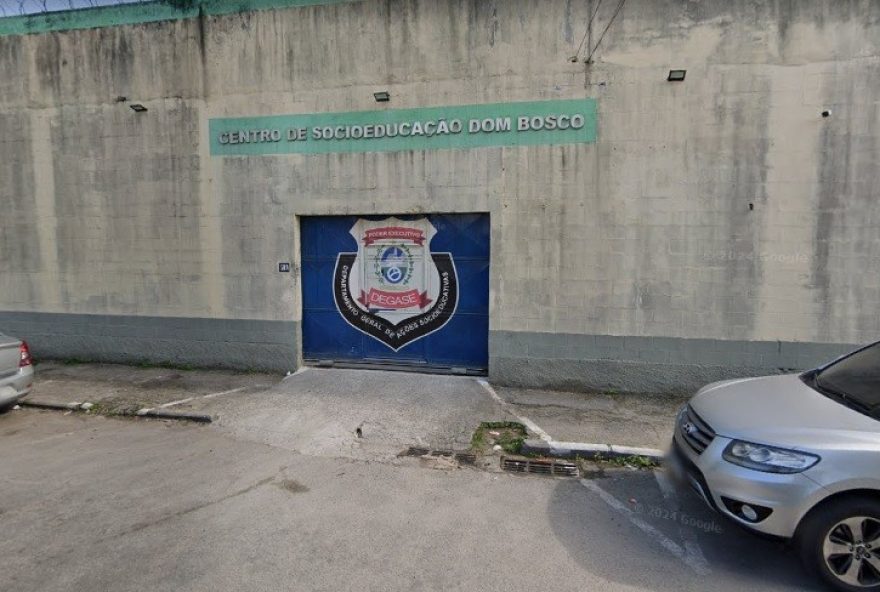 fuga-de-adolescentes-ligados-a-faccoes-policia-militar-mobilizada-na-ilha-do-governador-medidas-estrategicas-necessarias-para-recaptura-e-ressocializacao fuga-de-adolescentes-ligados-a-faccoes-policia-militar-mobilizada-na-ilha-do-governador-medidas-estrategicas-necessarias-para-recaptura-e-ressocializacao