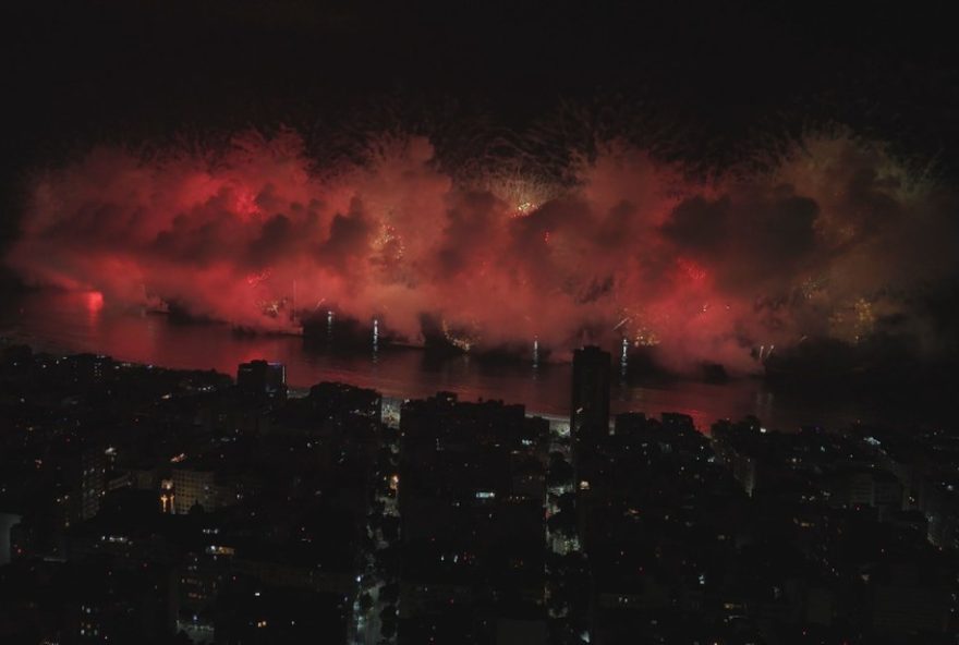 fumaca-encobre-fogos-no-reveillon-de-copacabana-em-imagens-aereas3B-video