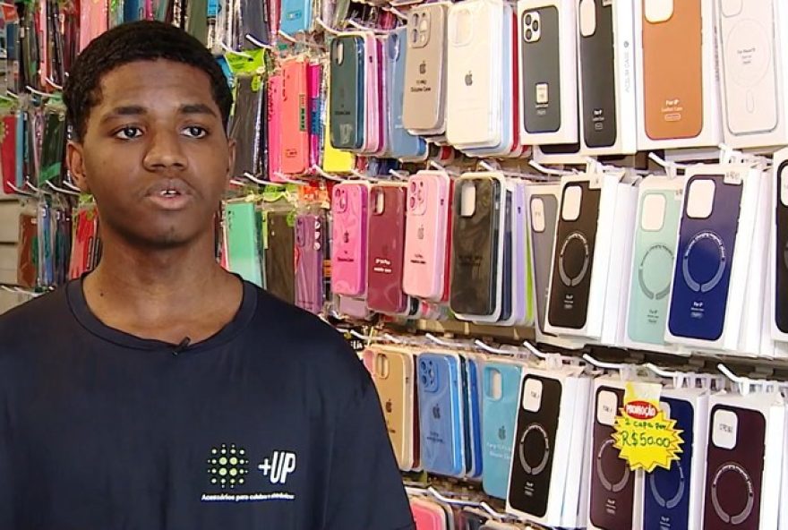 funcionario-de-loja-em-sc-e-vitima-de-ofensas-racistas-por-cliente3A-22so-me-da-mais-forca22 funcionario-de-loja-em-sc-e-vitima-de-ofensas-racistas-por-cliente3A-22so-me-da-mais-forca22