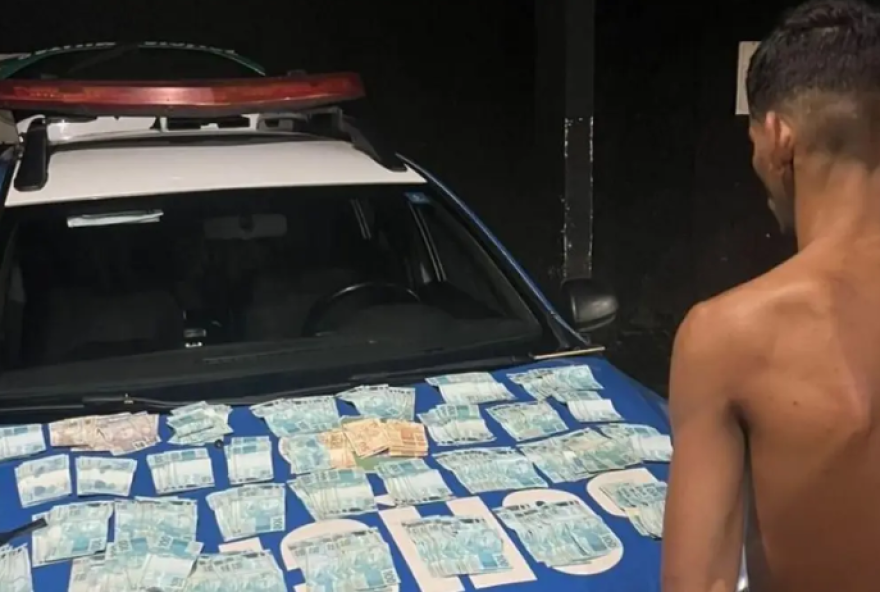 funcionario-e-preso-por-furtar-r24-100-mil-escondidos-sob-colchao-em-goiania funcionario-e-preso-por-furtar-r24-100-mil-escondidos-sob-colchao-em-goiania