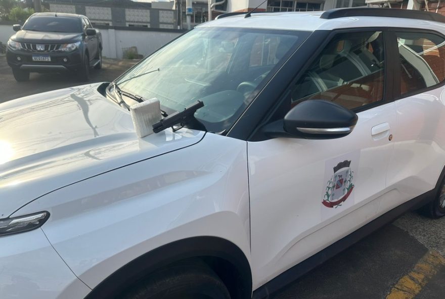 funcionarios-da-prefeitura-do-pr-sao-flagrados-em-trafico-com-veiculo-oficial2C-diz-policia funcionarios-da-prefeitura-do-pr-sao-flagrados-em-trafico-com-veiculo-oficial2C-diz-policia