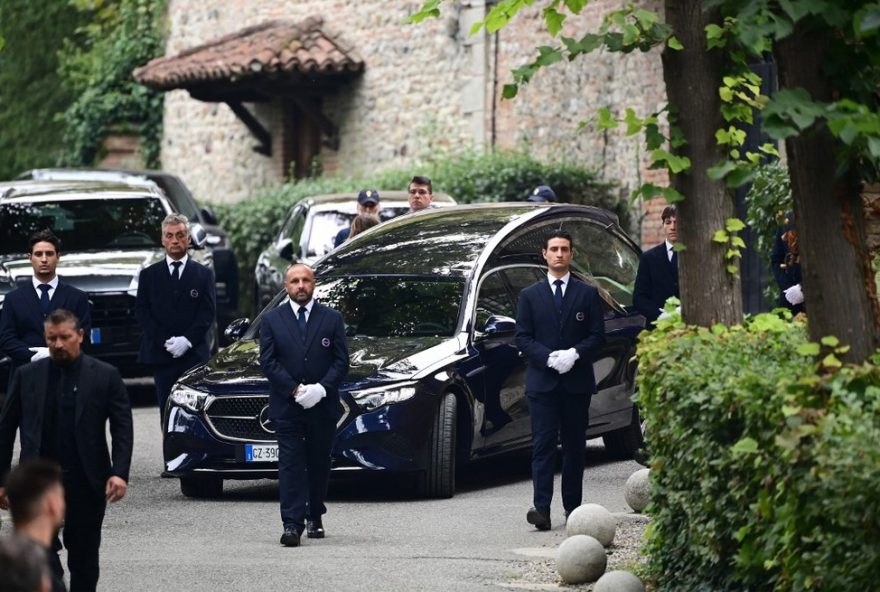 funeral-do-icone-da-moda-giorgio-armani-emociona-em-cerimonia-privada-na-italia