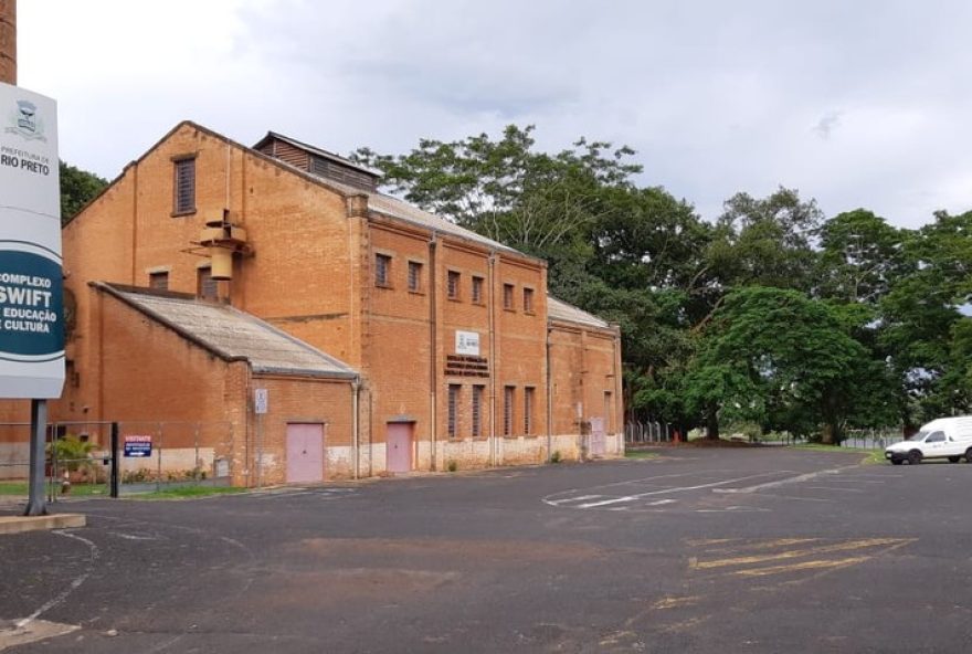 furto-de-fios-de-cobre-gera-incendio-em-centro-cultural-de-rio-preto3A-suspeitos-continuam-foragidos