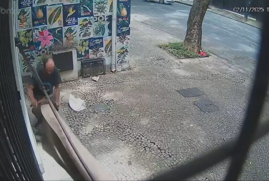 furto-de-toldo-em-belo-horizonte3A-cameras-flagram-criminoso-em-acao furto-de-toldo-em-belo-horizonte3A-cameras-flagram-criminoso-em-acao