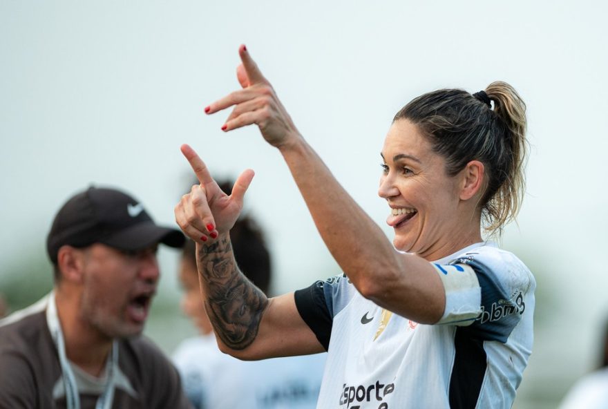 gabi-zanotti-e-eleita-rainha-da-america-com-conquistas-do-corinthians