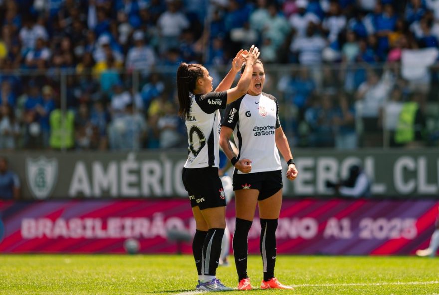 gabi-zanotti-quebra-recorde-ao-marcar-na-final-do-brasileirao-contra-o-cruzeiro3A-camisa-10-do-corinthians-se-destaca-com-gol-historico