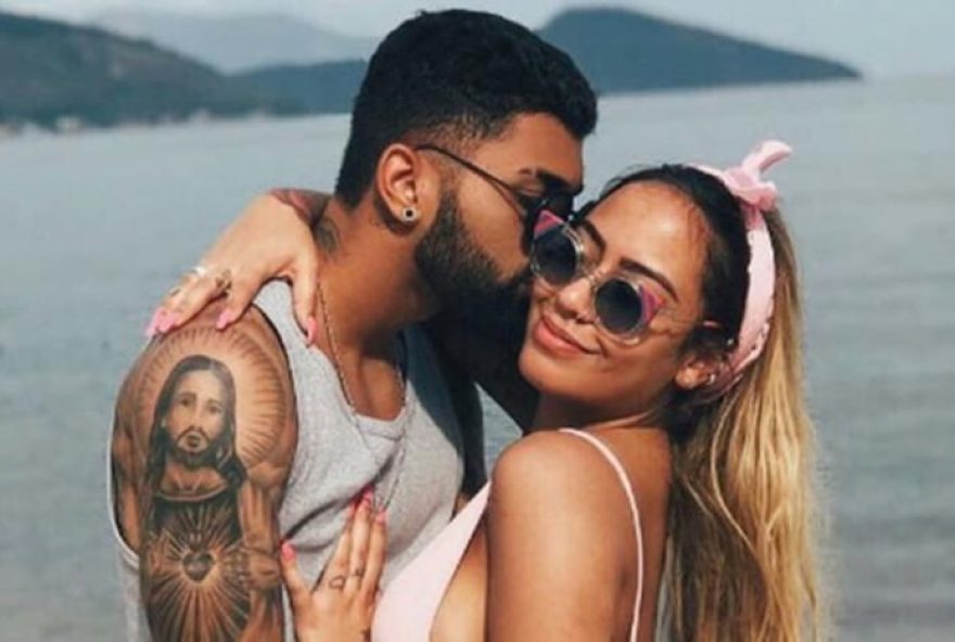 gabigol-assume-namoro-com-rafaella-santos-e-trocam-beijos-intensos