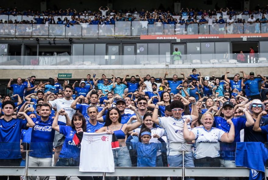 gabigol-e-apresentado-no-cruzeiro-em-festa-lotada-no-mineirao