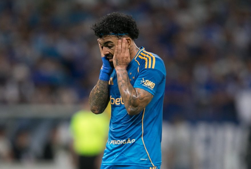 MG - BELO HORIZONTE - 05/10/2025 - BRASILEIRO A 2025, CRUZEIRO X SPORT - Gabigol jogador do Cruzeiro durante a partida contra o Sport no Estadio Mineirao em Belo Horizonte, pelo Campeonato Brasileiro A 2025. Foto: Marlon Costa/AGIF