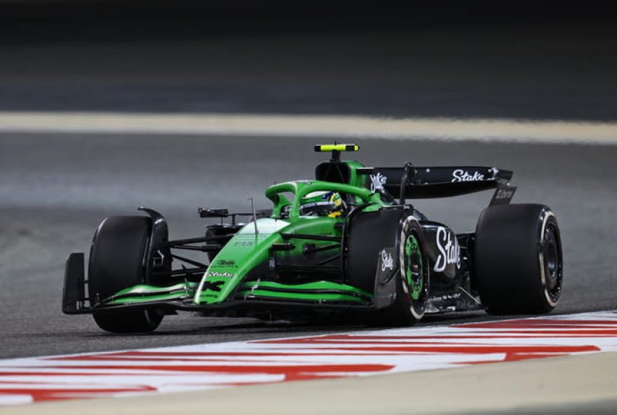 gabriel-bortoleto-surpreende-e-conquista-12a-posicao-em-teste-da-f1-no-bahrein