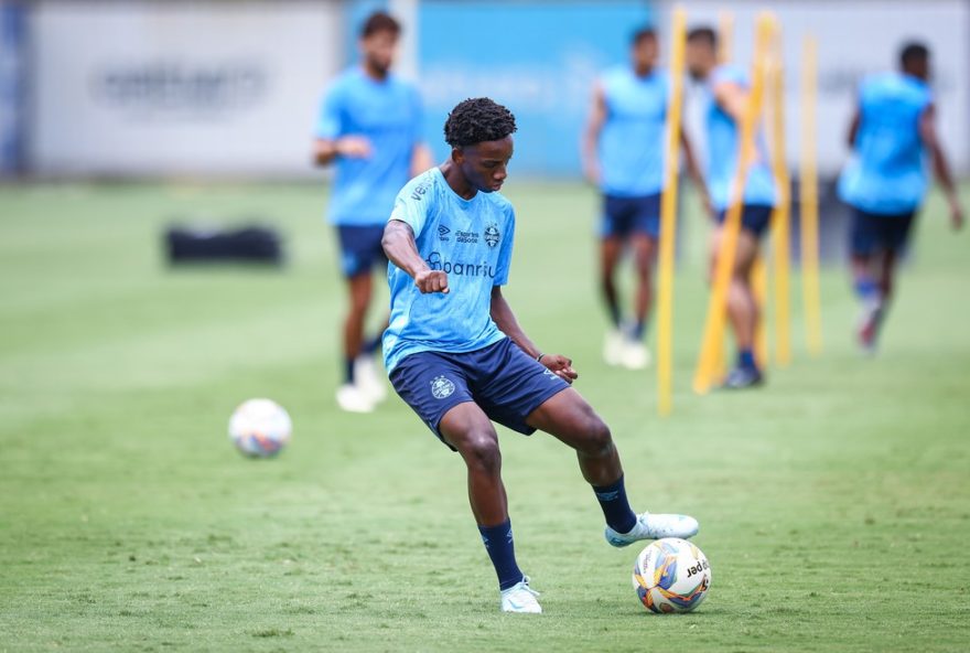 gabriel-mec2C-promessa-do-futebol2C-e-destaque-do-gremio-em-lista-internacional