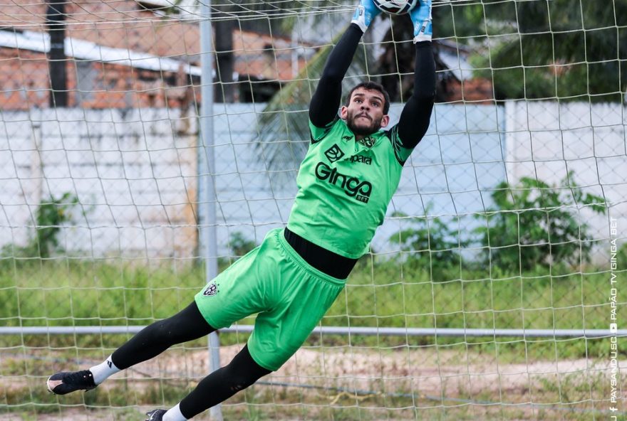 gabriel-mesquita-deixa-a-decisao-sobre-titularidade-no-paysandu-para-o-treinador3A-22disputa-saudavel-pelo-posto-de-titular22