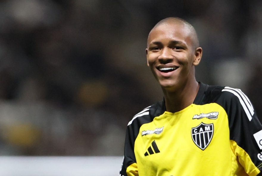 MG - BELO HORIZONTE - 15/10/2025 - BRASILEIRO A 2025, ATLETICO-MG X CRUZEIRO - Veneno jogador do Atletico-MG durante aquecimento antes da partida contra o Cruzeiro no estadio Arena MRV pelo campeonato Brasileiro A 2025. Foto: Gilson Lobo/AGIF